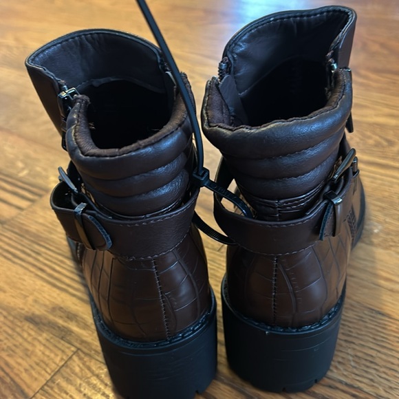 Brown ankle boots. Never worn. NWOT two zipper slip on with buckle size 7 - Picture 3 of 5
